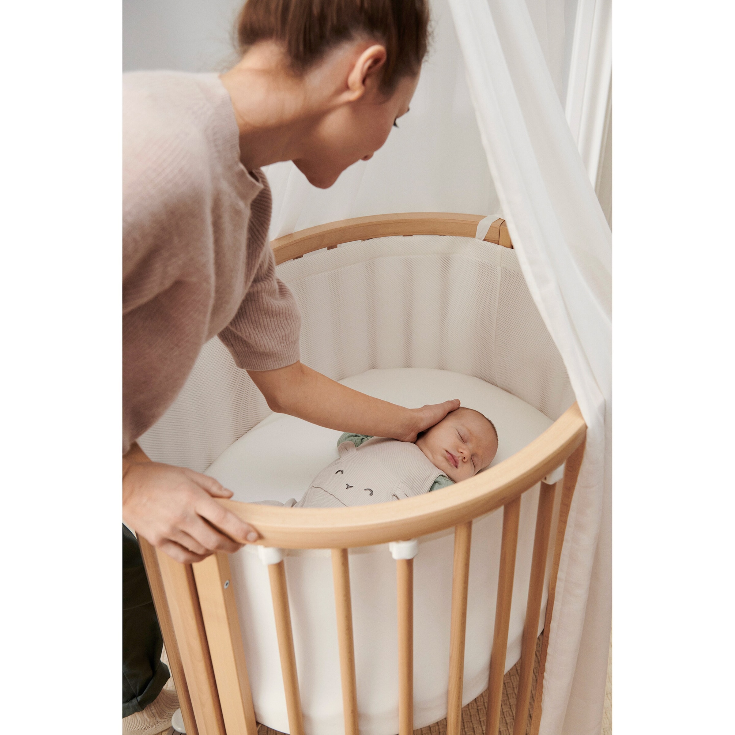 Stokke® Sleepi™ Bundle Sleepi Mini inkl. Umbausatz, 2 Matratzen und Spannbettücher, Himmelstange und Himmel Produktbild Gartenhaus
