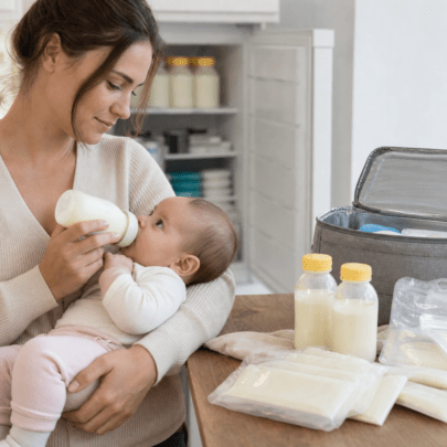 Muttermilch im ersten Babyjahr aufbewahren und mit der Flasche geben