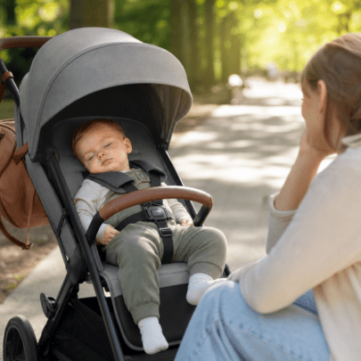 Schlafen im Buggy: Liegeposition, Gurte und Pausen unterwegs