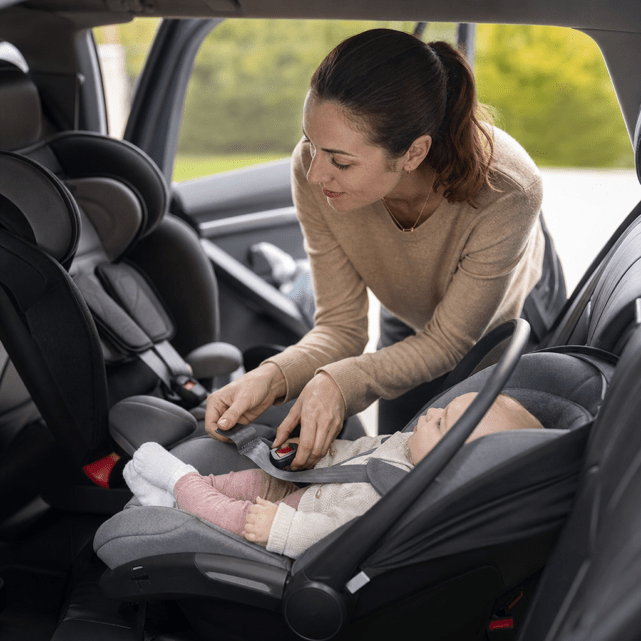 Von der Babyschale zum Folgesitz: Größe, Reifezeichen und rückwärtsgerichtetes Fahren